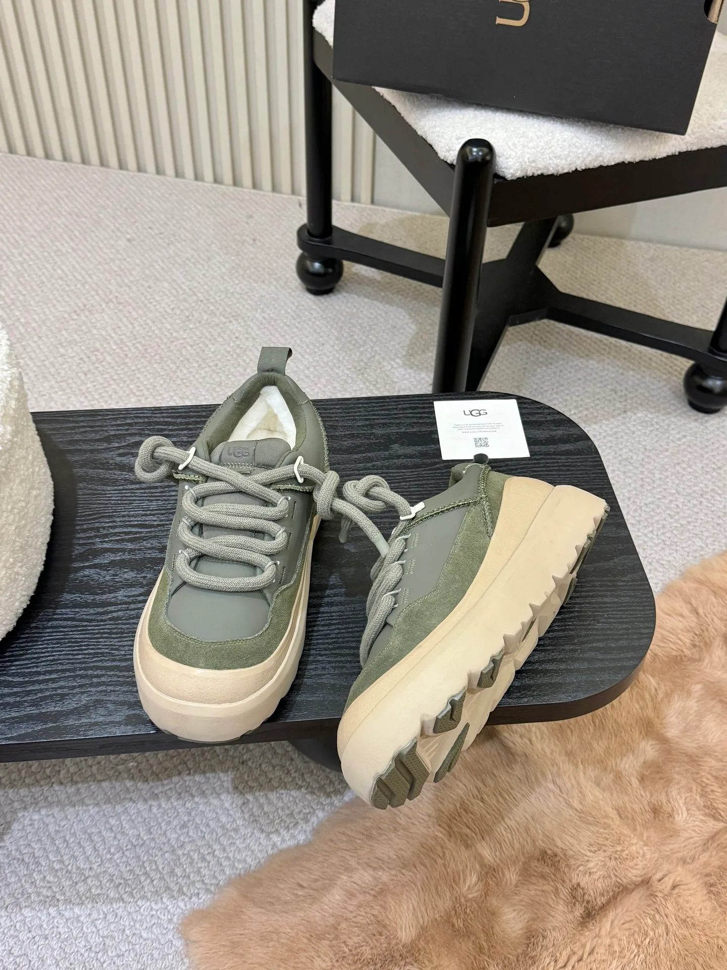 Men's shoes pP600! New UGG is on the market! Autumn and winter modern casual men's and women's low-cut shoes, snow boots, slippers, two-way shoes, this set of ugly bread shoes 🤏 Suede + sheepskin integrated lining, super convenient to step on. Adjustable upper straps. Velcro design adapts to various foot types. Thick soles hide flesh and are sexy, and feel like stepping on cotton☁️ When you go out on the street, you are chased and asked 🔗 Do you want to be lazy and fashionable in autumn and winter? Just lock this one💥 Style number, 1171355, size 35-41, men’s size 39-45